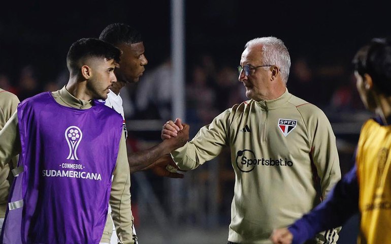 Dorival explica uso de 6 titulares contra Tigre na Sul-Americana: 'Queremos 1ª colocação geral'