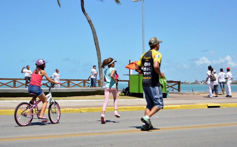 Educador físico da Sesau orienta sobre benefícios da corrida para saúde física e mental da população