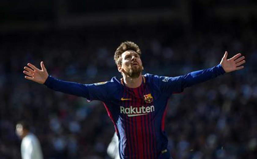 Messi sai do banco, Barça marca dois no fim e arranca empate do Sevilla
