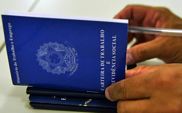Brasil cria 211,7 mil vagas formais de trabalho no mês de setembro
