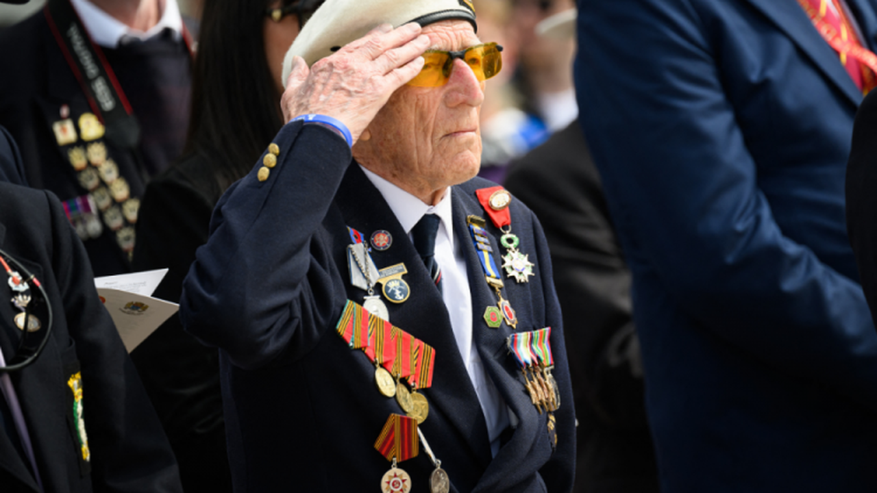 Veterano da Segunda Guerra morre aos 102 anos enquanto viajava para evento do Dia D na França