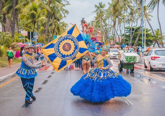 Escolas de samba de Alagoas desfilam com apoio da prefeitura