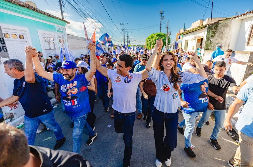 JHC reúne multidão em Santa Luzia do Norte e diz que vai governar para todos os alagoanos