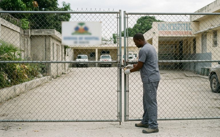 Médicos Sem Fronteiras suspende temporariamente atividades em hospital cercado pela violência no Haiti
