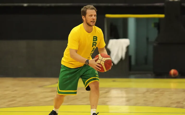 Gustavo De Conti deixa o comando da seleção masculina de basquete