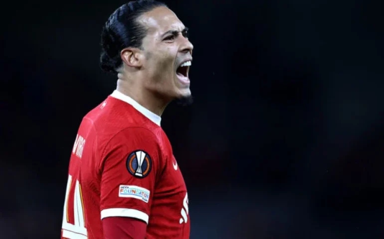 Van Dijk se emociona com despedida de Klopp no Liverpool