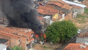 Incêndio deixa oficina mecânica totalmente destruída em Aracaju