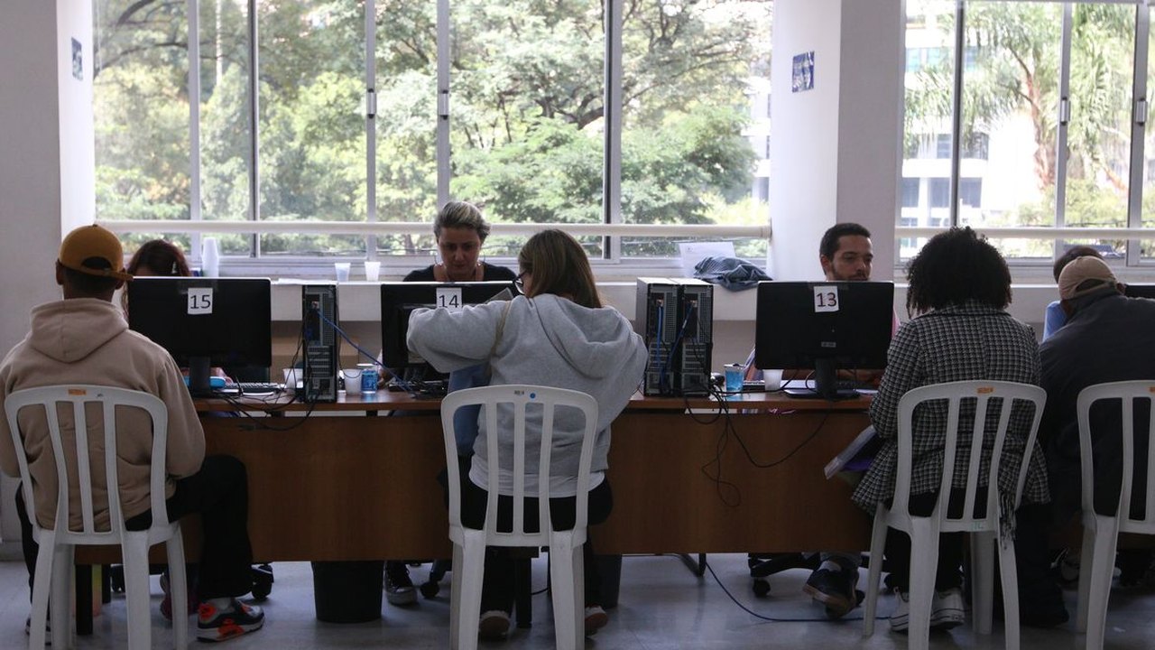 Mutirão para trans e travestis oferece mais de 1 mil vagas de emprego