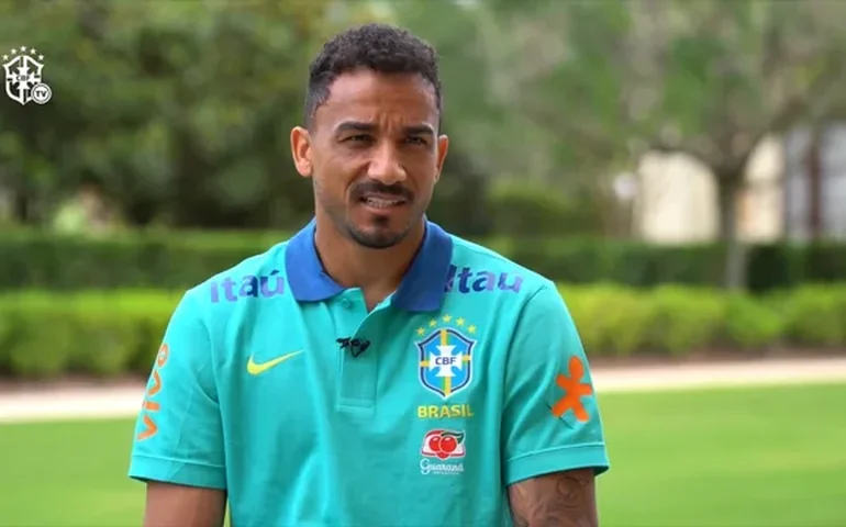 Danilo vê seleção em evolução, mas admite que só vitórias trarão paz: 'Melhorar em resultados'