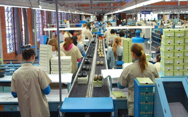 Levantamento da FGV mostra perda de dinamismo da indústria desde 1990