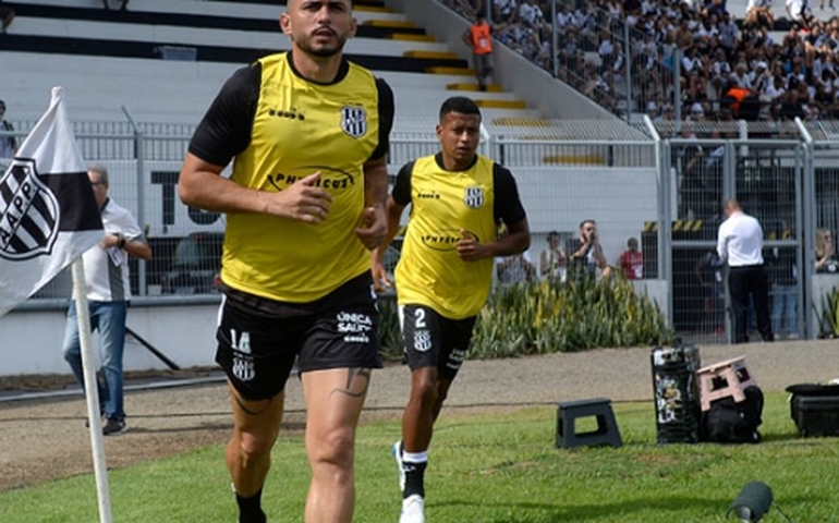 Ponte Preta aproveita expulsão e pênaltis para vencer o Guarani em clássico no Paulistão