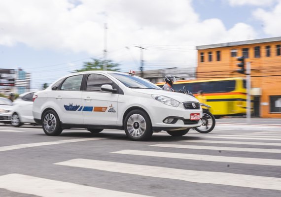 DMTT convoca candidatos habilitados para credenciamento de táxis em Maceió