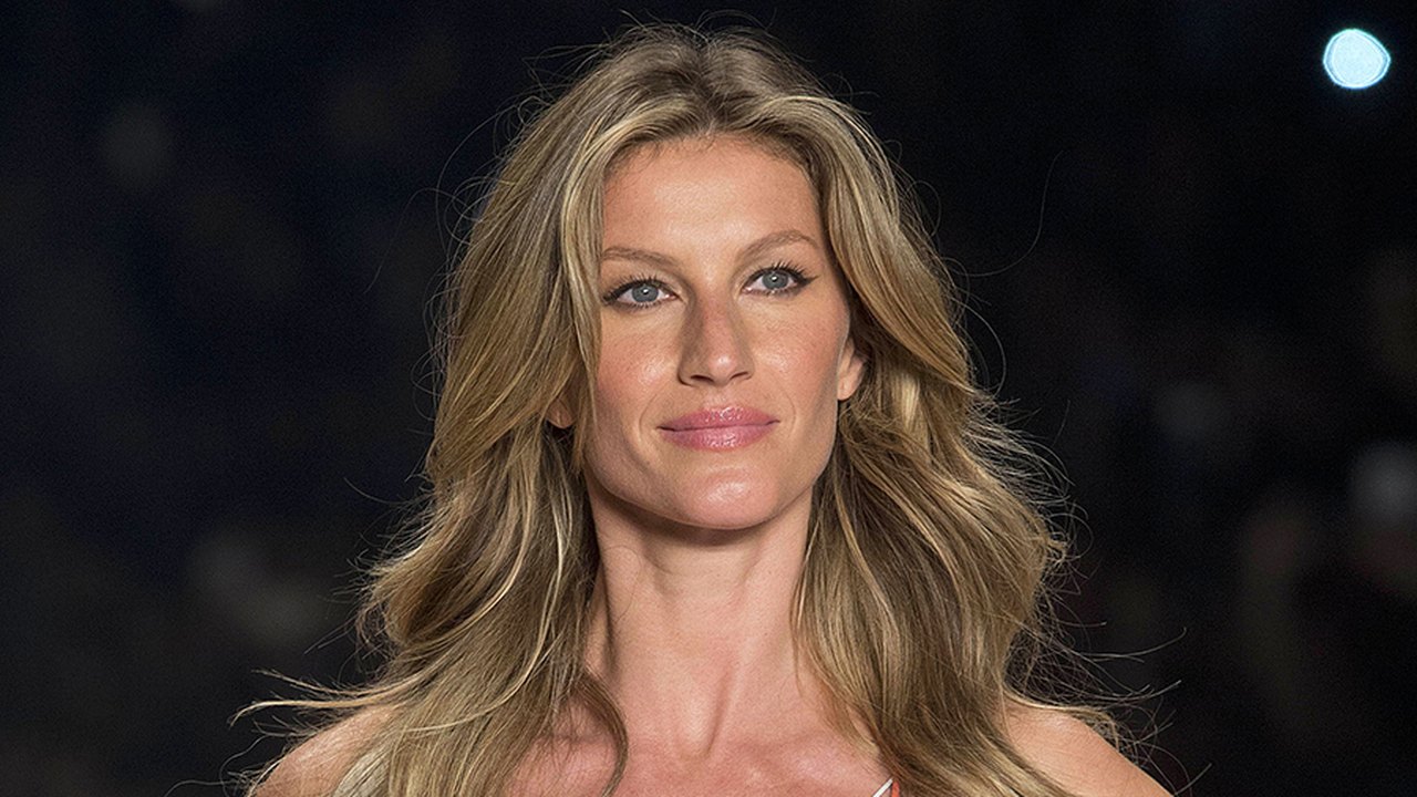 Gisele Bündchen passa férias com família em Paris