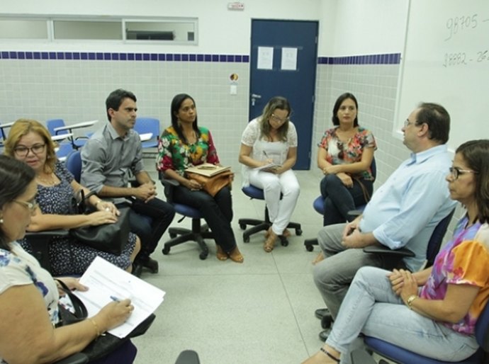Barbosa reúne gestores e secretários de Educação da Zona da Mata