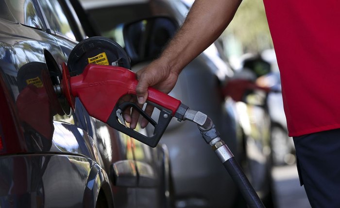 Reajuste do preço da gasolina nos postos foi de 1,54% na 1ª quinzena de janeiro