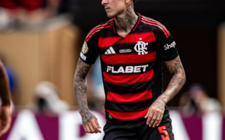 Pulgar sofre fratura no pé e deve desfalcar Flamengo por até 3 meses