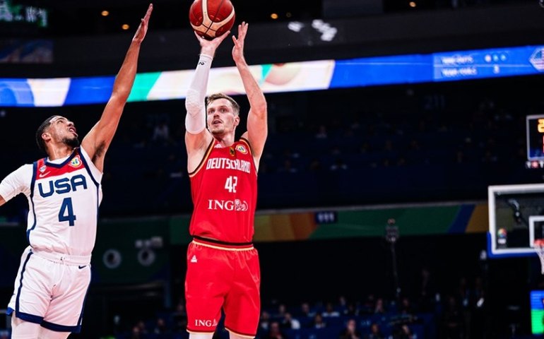 Armador da Alemanha, Obst fala sobre polêmica com a NBA: 'Se chamem do que quiserem, somos os campeões mundiais'