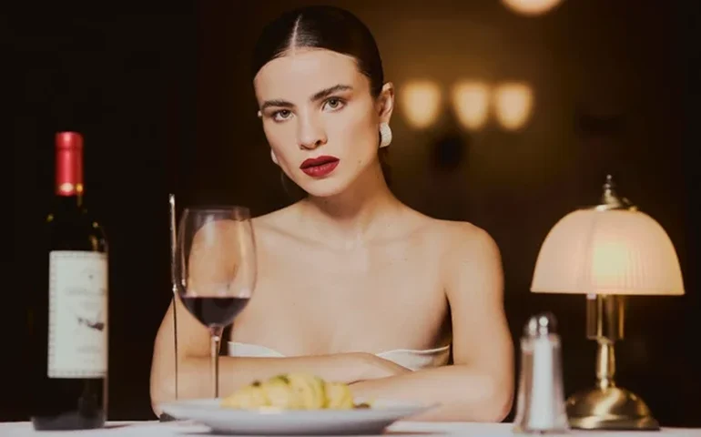 Giulia Be lança “Grillos”, single em espanhol sobre amores não correspondidos