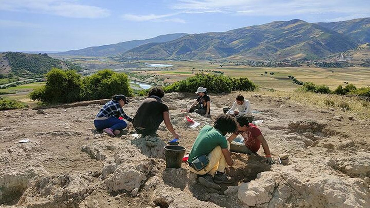 Arqueólogos acham selo raro de imperatriz bizantina em cidade rochosa da Bulgária
