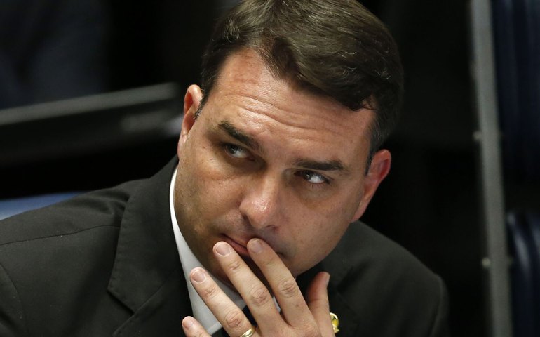 Flávio Bolsonaro monta equipe para ampliar alcance e evitar radicalização na campanha