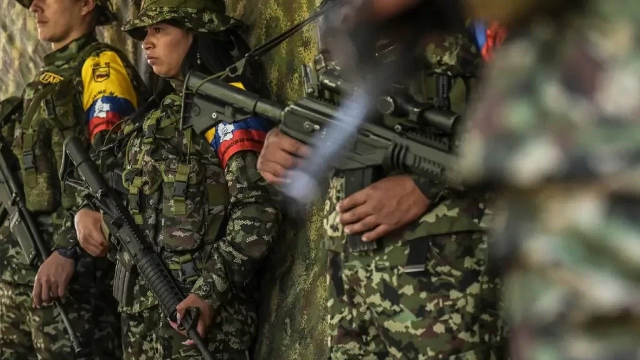 Explosivos sem detonar atrasam resgate em área de conflito entre ELN e ex-Farc; nove corpos são recuperados