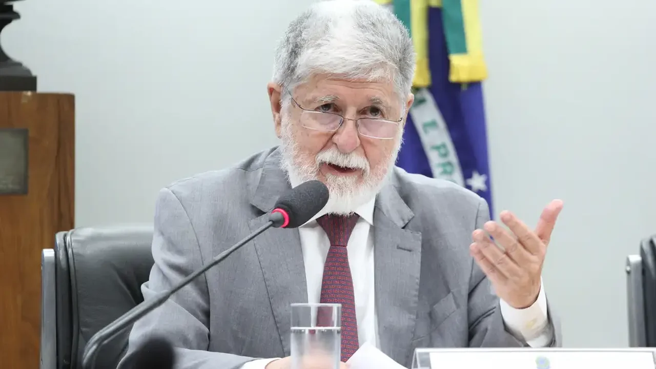 Pretexto para intervenção é inaceitável, diz Celso Amorim