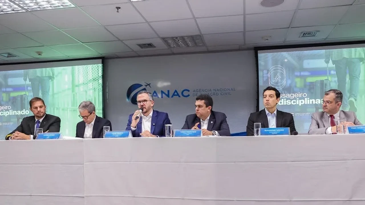 Ministro Tomé Franca reforça importância da segurança e do respeito durante viagens de avião