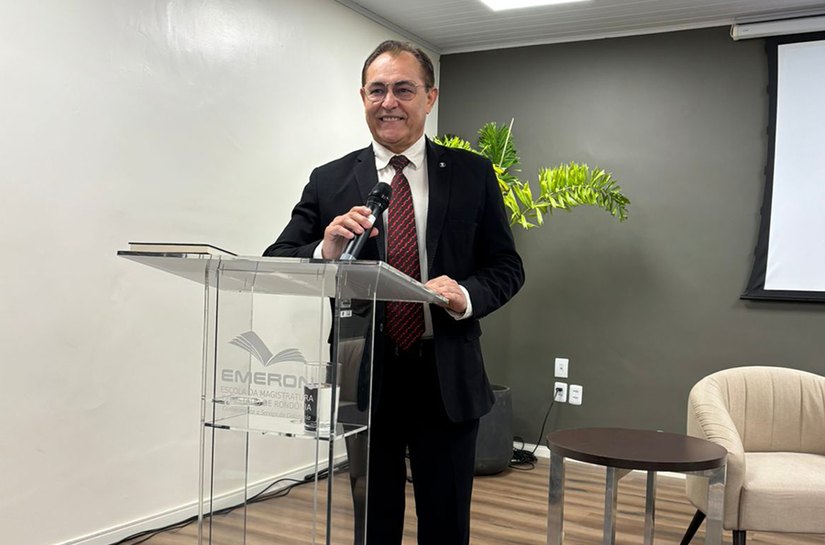 Claudemiro Avelino palestra na III Semana da Memória do Poder Judiciário Rondoniense
