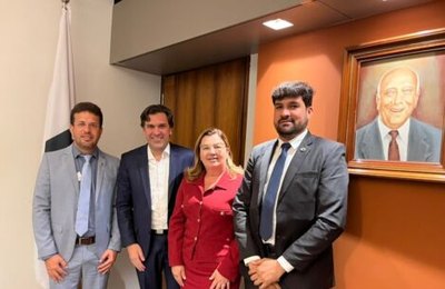 Prefeita Eronita Sposito vai para Brasília em busca de recursos e se reúne com líderes políticos