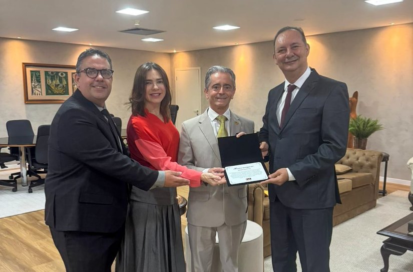 Governador em exercício, Fábio Bittencourt, é homenageado pelo Sindojus