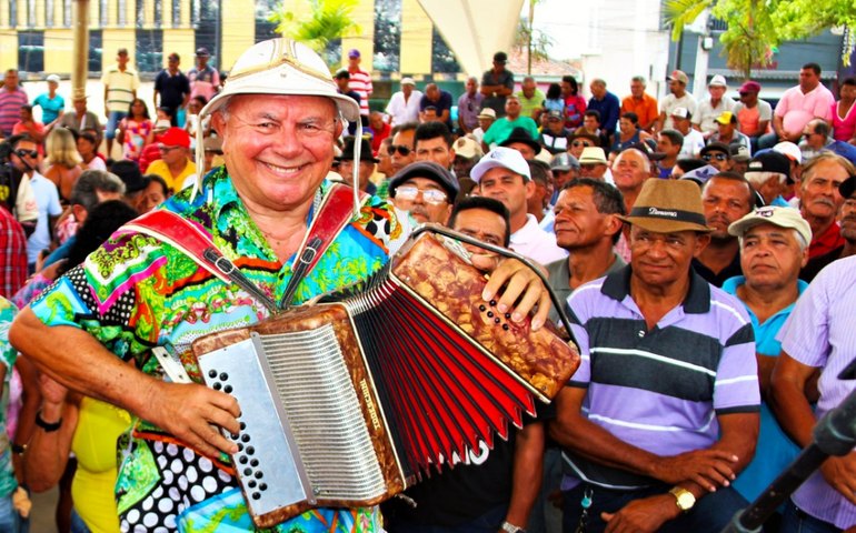 Nesta quinta: Live “Sanfonas e Versos” realiza homenagem ao mestre Afrísio Acácio em seus 72 anos