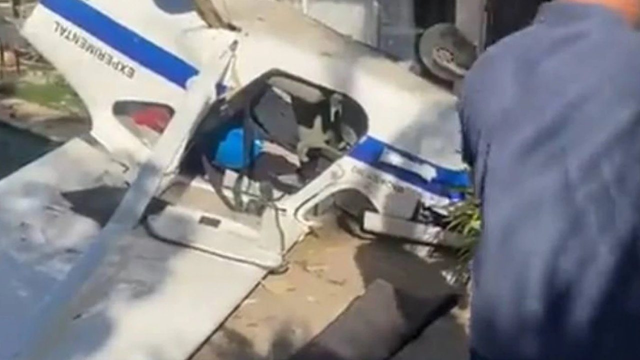 Ultraleve cai sobre casa em condomínio da Barra da Tijuca; dois ficam feridos