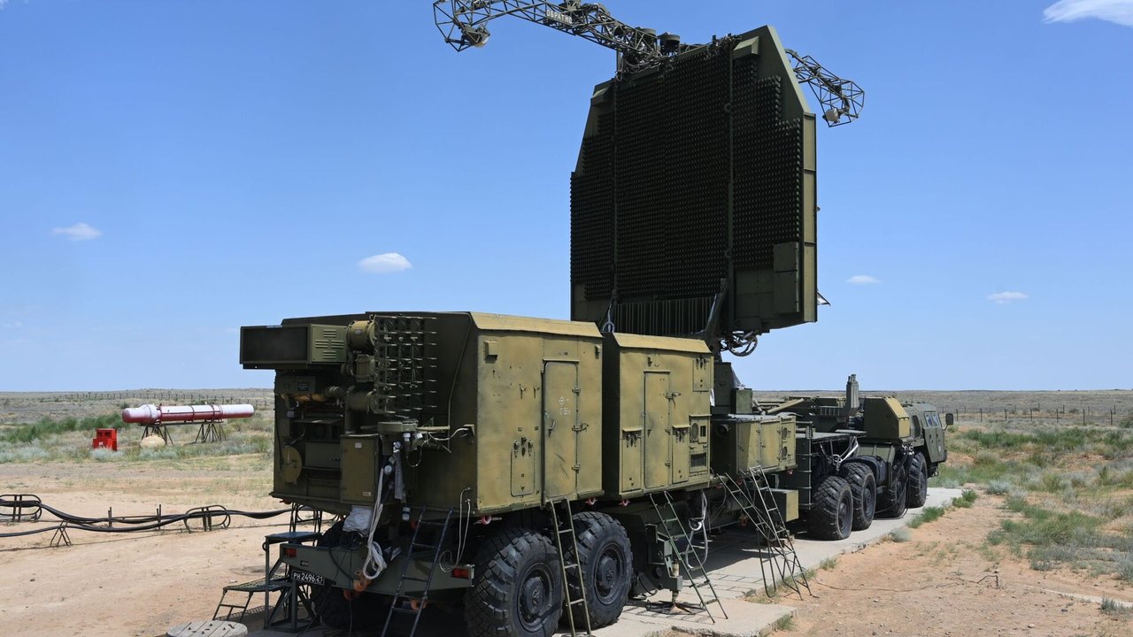 China exibe novos sistemas de micro-ondas de alta potência para combater drones (VÍDEO)