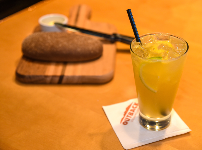 Outback prorroga promoção do drink que dá desconto no táxi