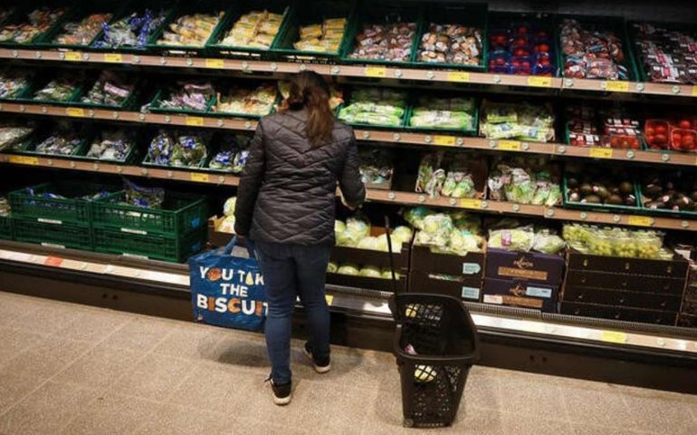 Japão: inflação desacelera a 1,6% na comparação anual de fevereiro, mas Oriente Médio preocupa