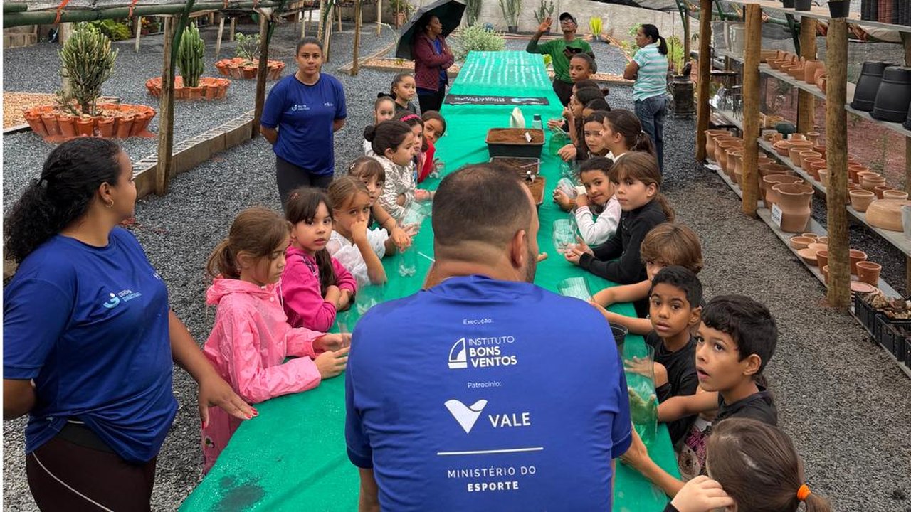 Projeto esportivo de ginástica leva educação ambiental a crianças e transforma garrafas PET em hortas