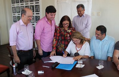 Reitora da Ufal recebe doação de terreno para construção do Campus Penedo