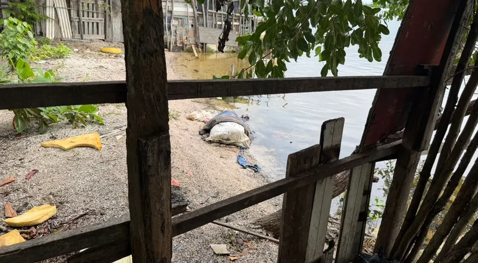 Corpo nas margens da lagoa Mundaú. Imagem: Walter Santos 