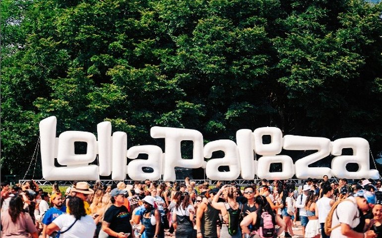 Lollapalooza: chuva dá trégua, mas lama não perdoa público no último dia de festival