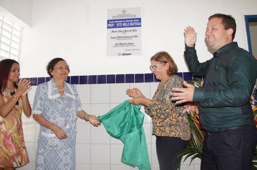 Eliza inaugura Escola Iete Mathias em Rio Largo
