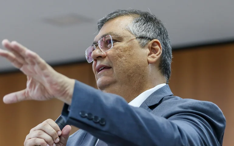 Dino publica resposta da IA do WhatsApp sobre limites da liberdade de expressão