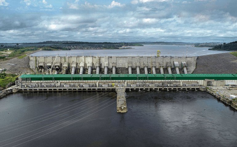 Sem água, Belo Monte opera com meia turbina