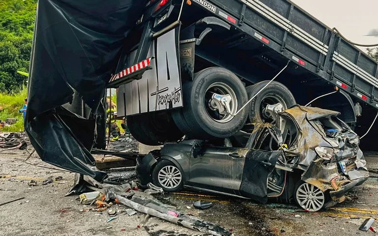 Ônibus foi trocado antes do acidente que matou 41 pessoas em MG; empresa cita ar-condicionado