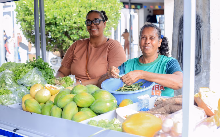 Prefeitura de Penedo orienta agricultores sobre como vender para o governo
