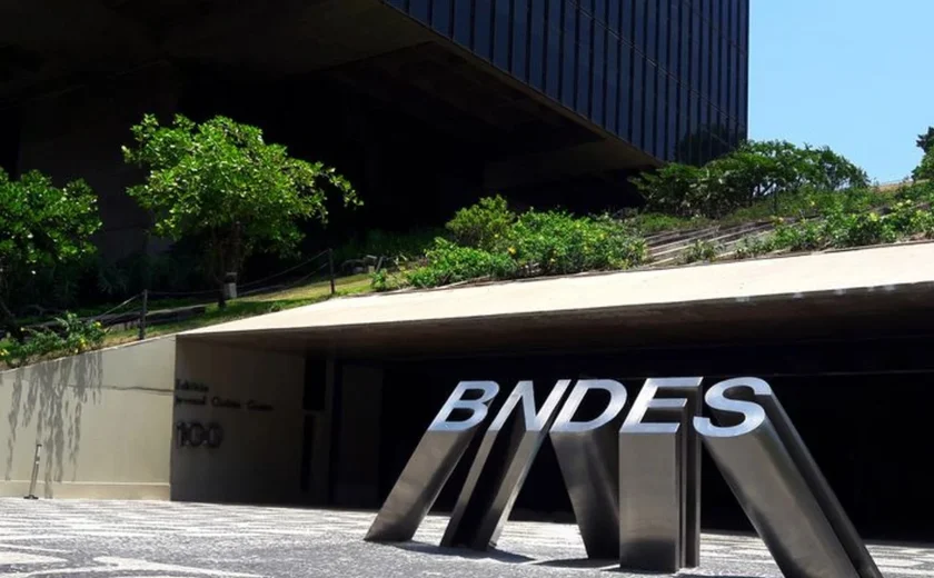 BNDES firma parceria com a Caixa para financiar projetos de saneamento e mobilidade