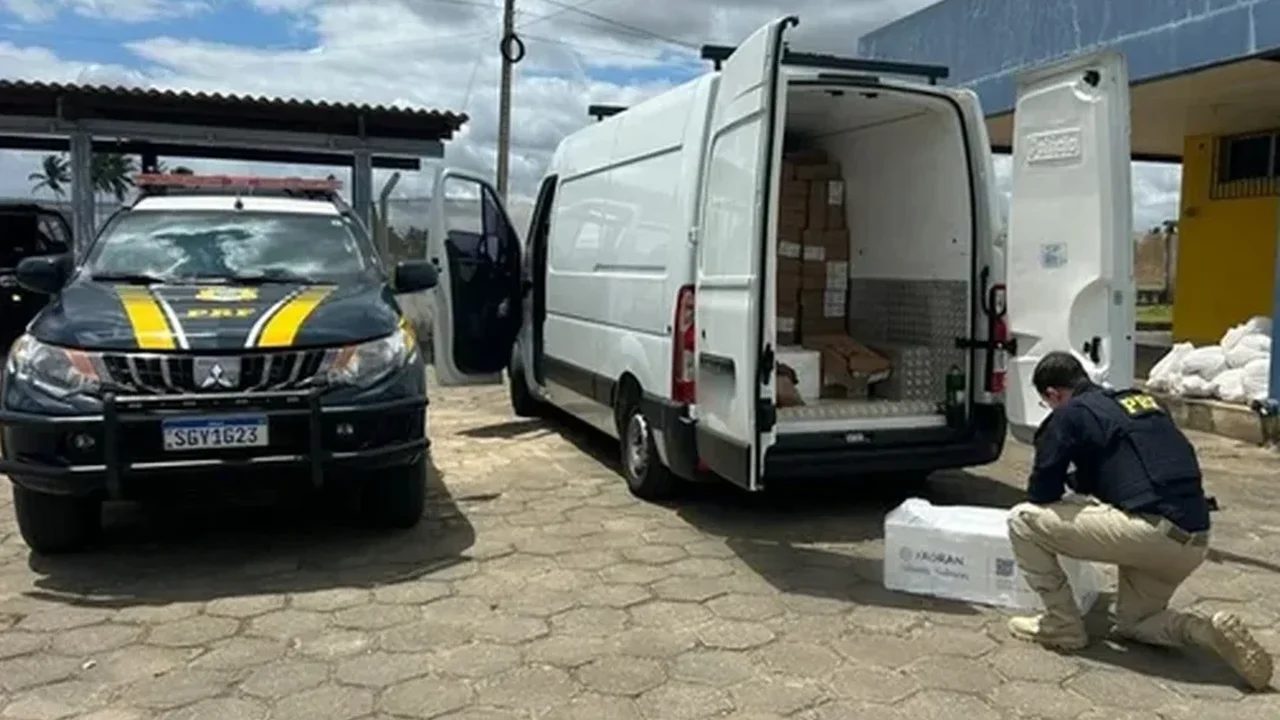 PRF apreende mais de 1,6 tonelada de salmão e atum sem nota em São Sebastião