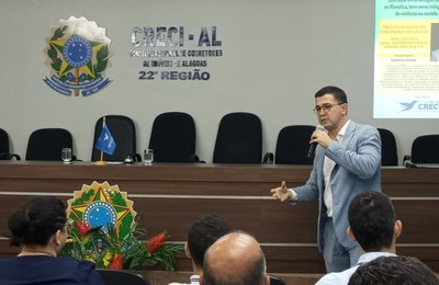 Advogado Roberto Moura palestra sobre combate à ocorrência discriminatória