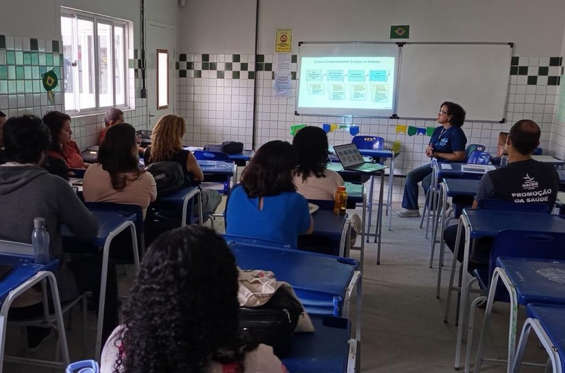 Saúde realiza ação preventiva sobre vape e tabagismo em escola municipal