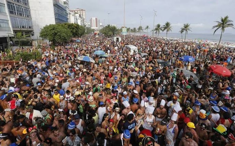 Simpatia é Quase Amor arrasta multidão no Rio com homenagem à democracia