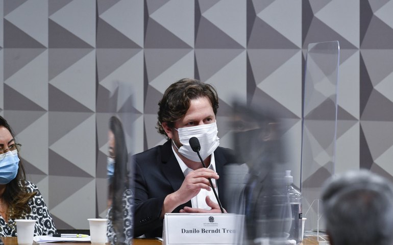 Viagens de Trento e Flávio Bolsonaro a Las Vegas reforçam suspeitas da CPI